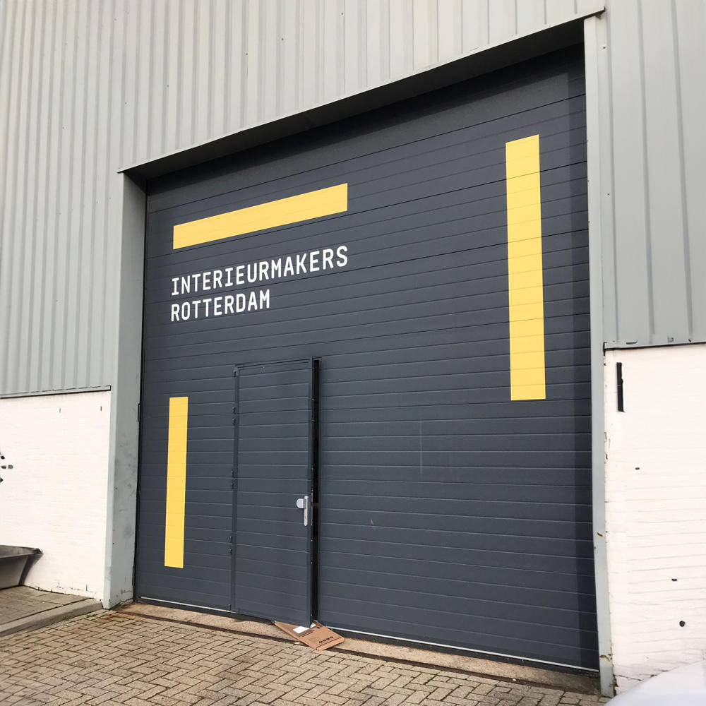 Belettering roldeur